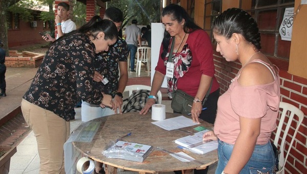 Sancionan ley que disminuye edad mínima de intendentes y concejales municipales