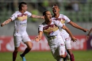 Tolima remonta y firma su primera victoria en el último suspiro - Fútbol Internacional - ABC Color