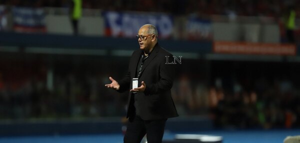 Versus / "Chiqui" Arce valoró el trabajo defensivo y la efectividad de Cerro - PARAGUAYPE.COM