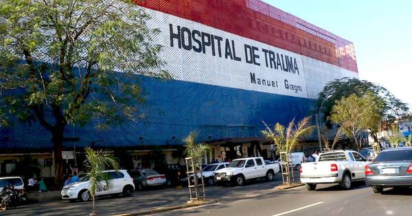 La Nación / Joven que cayó de un bus, con traumatismo de cráneo