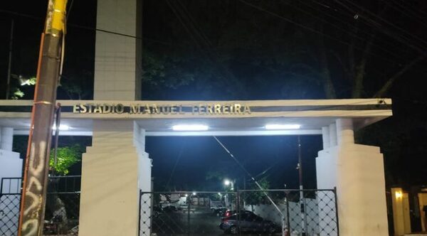 Barrabravas de Cerro atacan a balazos sede del club Olimpia con socios adentro - Noticiero Paraguay