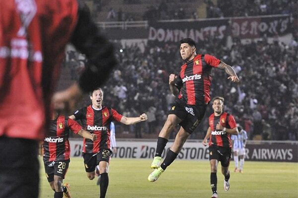 Melgar vence a Racing en la Sudamericana y asume el liderato del grupo B - El Independiente