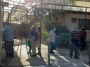 Pacientes denuncian falta de medicamentos costosos en el Geriátrico de IPS - Nacionales - ABC Color