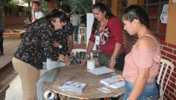 Sancionan ley que disminuye edad mínima de intendentes y concejales municipales