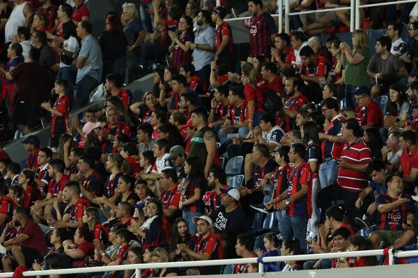 Versus / "Chiqui" Arce destaca un gran cambio en la hinchada de Cerro Porteño - PARAGUAYPE.COM