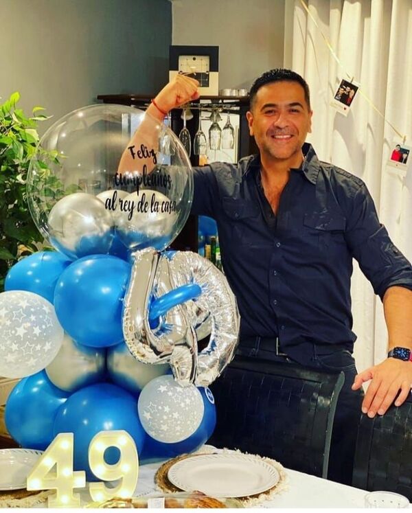 Roberto Pérez celebró sus 49 años rodeado de sus seres más queridos - Gente - ABC Color
