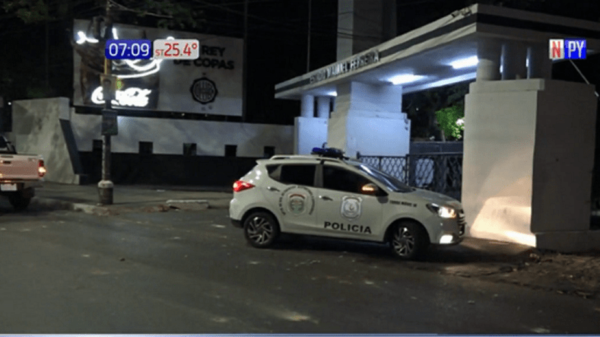 Tres buses con barras bravas realizan destrozos en el Club Olimpia | Noticias Paraguay