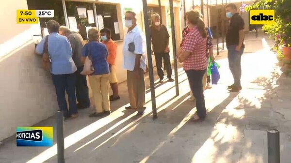 Pacientes denuncian falta de medicamentos en el Hospital Geriátrico de IPS - ABC Noticias - ABC Color