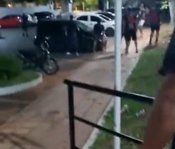 ¿Hinchas de Olimpia respondieron con balas ataque cerrista? VIDEO)