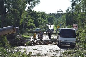 Vientos de tornado y de “micro explosión” en último temporal - Nacionales - ABC Color