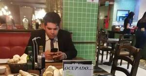 La Nación / Invitó a sus amigos a un almuerzo por su cumpleaños, pero nadie apareció