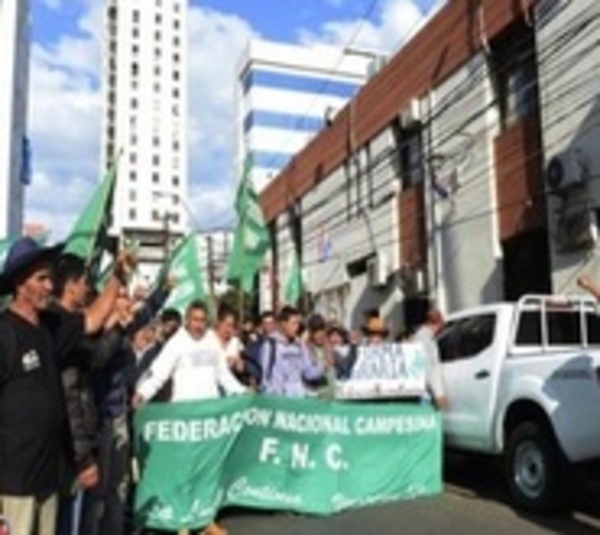 Senado rechaza Ley Riera que criminaliza cierre de rutas - Paraguay.com