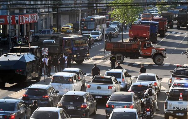 Camioneros celebran archivo de la “ley Riera” y consideran levantar movilizaciones - Nacionales - ABC Color