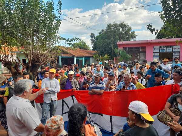UNAS 500 PERSONAS SE MANIFESTARON EN FAVOR DE LA ABUELA DESALOJADA
