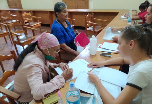 Adultos mayores beneficiarios del programa Pensión Alimentaria recibirán tarjetas - .::Agencia IP::.