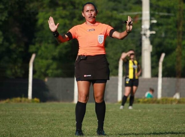 Astrid Mendoza arbitrará el clásico femenino - APF