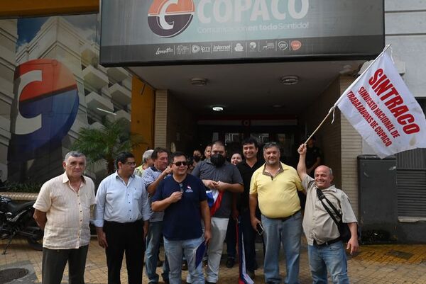 Universidad Taiwán: Sindicato de Copaco protesta contra “despojo de predio” en Puerto Botánico  - Nacionales - ABC Color