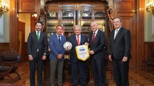 Presidente mexicano recibe a Infantino para hablar del Mundial del 2026