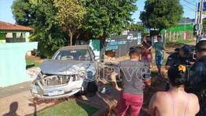 "Loco al volante" derriba muralla de vivienda y pared de lavadero - La Clave