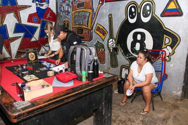 Diario HOY | Utilizaban la fachada de una bodega para vender drogas a barrabravas