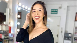 Crónica / Modelo y cantante debuta como locutora romántica