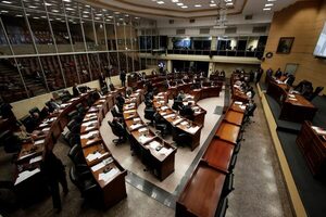 El Parlamento de Panamá aprueba una ley que regula el uso de las criptomonedas - MarketData