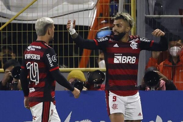 Gabigol y Lázaro mantienen el paso perfecto de Flamengo - Fútbol Internacional - ABC Color