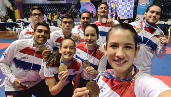 Paraguay tiene futuro en karate: jóvenes atletas obtienen seis medallas en sudamericano de Guayaquil