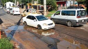 Municipio de San Lorenzo se llama al silencio ante reclamos de baches