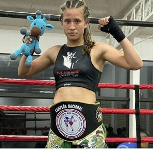 Jazmín Almirón se pone nuevo cinturón Nacional en kickboxing - Polideportivo - ABC Color