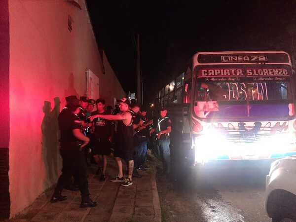 Hinchas de Olimpia causan destrozos en Lambaré | 1000 Noticias