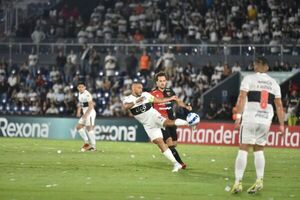 Olimpia empata con Colón y sigue sin ganar en el grupo G - Radio Imperio