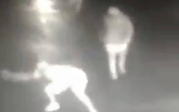 Crónica / [VIDEO] Barrabravas de Olimpia toman "venganza" y atacan a cerristas