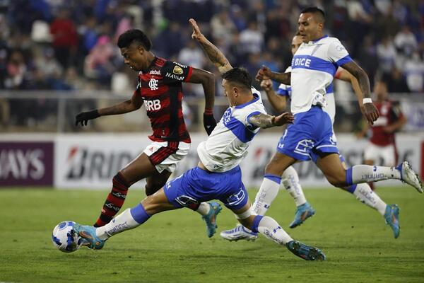 Gabigol y Lázaro mantienen el paso perfecto de Flamengo - El Independiente