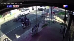 Maniobra imprudente de camioneta provoca fatal accidente | Noticias Paraguay