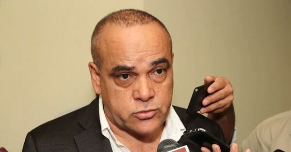 Bachi Núñez sostiene que Mauri Espínola cumple muy mal su papel de bufón de Mario Abdo