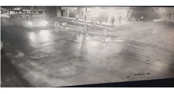 Terror en Lambaré: Disparos, corridas y ataques de barrabravas de Olimpia a Cerro Porteño
