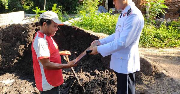 La Nación / Suboficial sorprendió a su padre olero llevándole su título en su lugar de trabajo