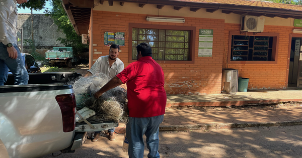 Incautan más de mil metros de redes en lago Ypacaraí