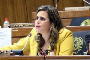 Kattya se declaró contraria al aborto, al matrimonio igualitario y a favor de privatizaciones - El Trueno