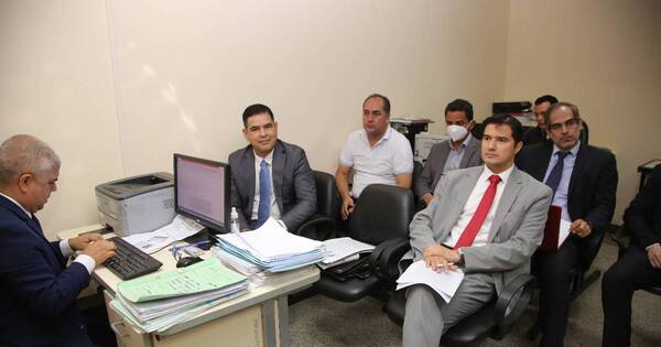 La Nación / Juez se opone a sobreseimiento provisional del exintendente de Concepción Alejandro Urbieta