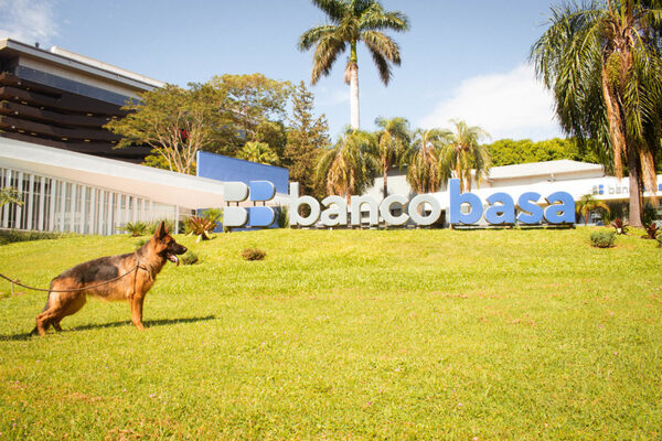 Basa es Pet Friendly: Ahora podés ir al banco con tu mascota - ADN Digital