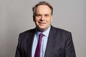 Diputado británico suspendido por sospechas de mirar videos pornos durante sesión legislativa