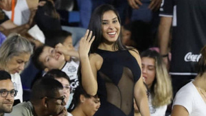 Crónica / Madrina de Olimpia pide un poco de respeto, por lo menos a las mujeres
