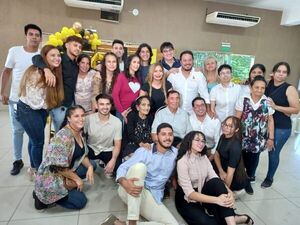 Cumplió 100 años rodeado de sus hijos, hermanos, nietos, bisnietos, y tataranietos - Nacionales - ABC Color