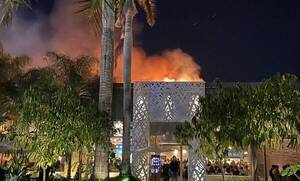 Crónica / ¡Jesús! Feroz incendio en conocida churrasquería
