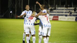 12 de Octubre corta la buena racha de Tacuary