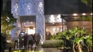 Sustazo por incendio en una churrasquería en medio de festejos por el día del Trabajador