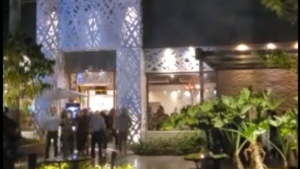 Sustazo por incendio en una churrasquería en medio de festejos por el día del Trabajador