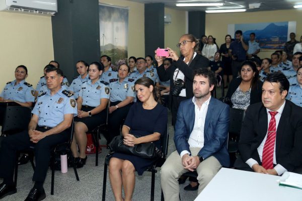 Mediante Mitic, policías refuerzan conocimientos sobre comunicación | 1000 Noticias